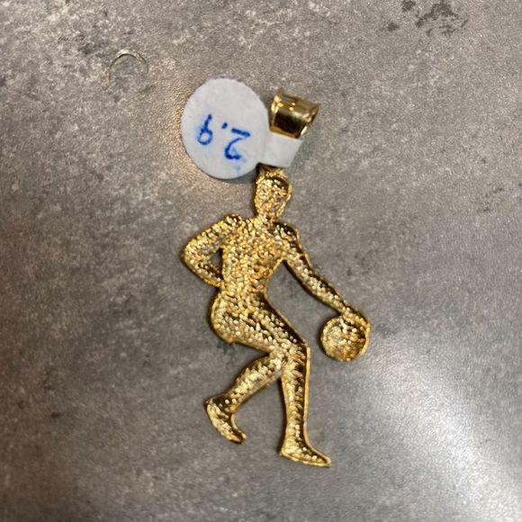 Real 10K Yellow Gold Basketball Player Pendant - Picture 2 of 3